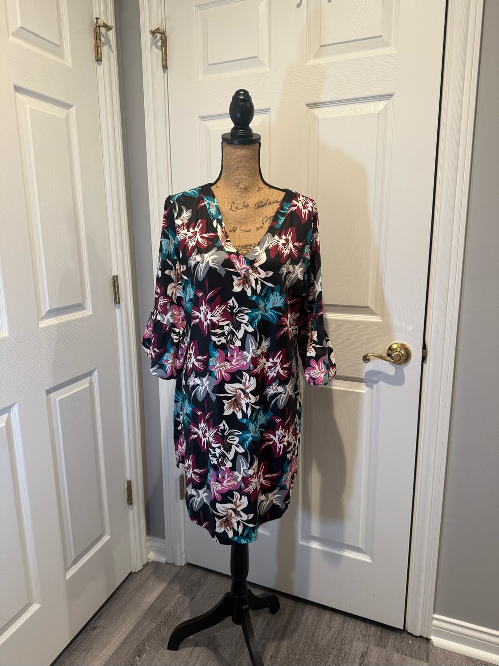 Tracy Negoshian Floral Shift Dress in Teal, Magenta & Black and 3/4 Sleeves